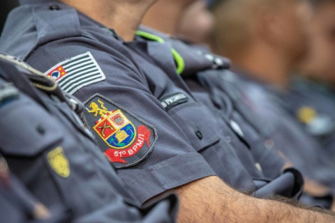 PM DIZ “FICA VIVO, RESPIRA, POR FAVOR” APÓS ATIRAR E MATAR HOMEM QUE SE RENDIA EM SP