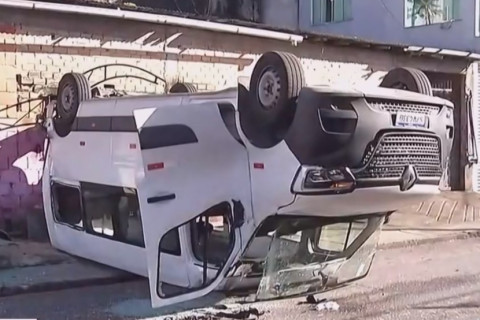 VAN CAPOTA APÓS COLISÃO COM CAMINHÃO NA SACRAMENTA, EM BELÉM