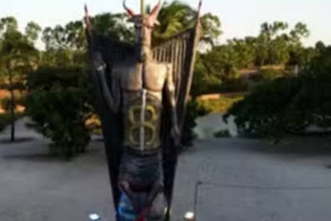 O Monumento de 11 Metros na Praia da Taíba: O Significado por Trás da "Estátua do Diabo" no Ceará