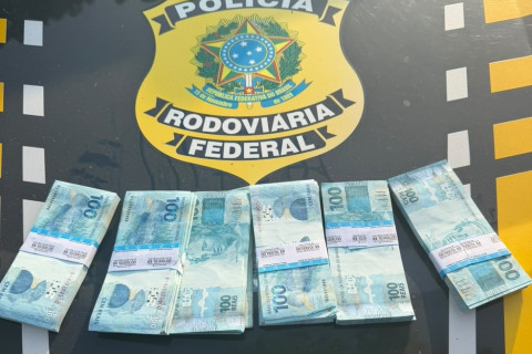 PRF apreende R$ 55 mil em dinheiro durante fiscalização na BR-230, em Itaituba
