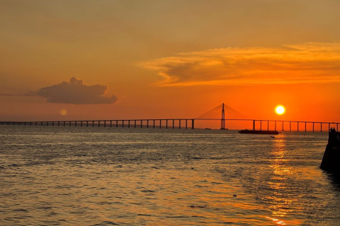 Calor intenso e vazante dos rios aumentam preocupação com a saúde pública em Manaus
